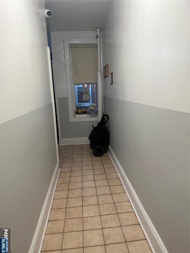 Building Photo - 322 Anderson Ave