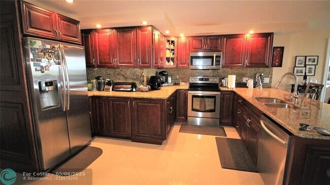Building Photo - 3499 Oaks Way