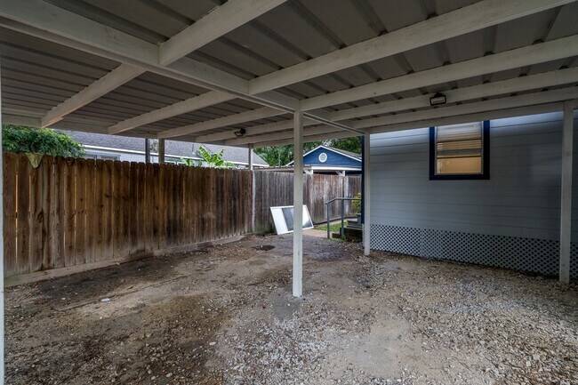 Building Photo - 503 Carrell St