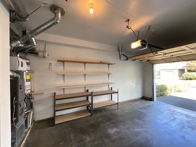 Building Photo - 2 Week Move In Special - Beautiful 2 Bedro...