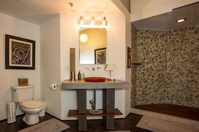 Building Photo - One of a Kind Furnished Condo in the Heart...