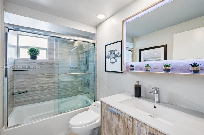 Building Photo - 3111 N Ocean Dr