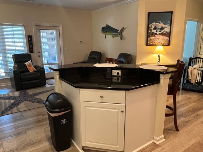 Building Photo - Unfurnished First Floor Condo w/ Garage!
