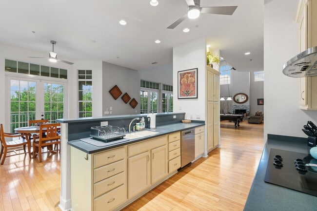 Building Photo - 1927 Sheffield Ave