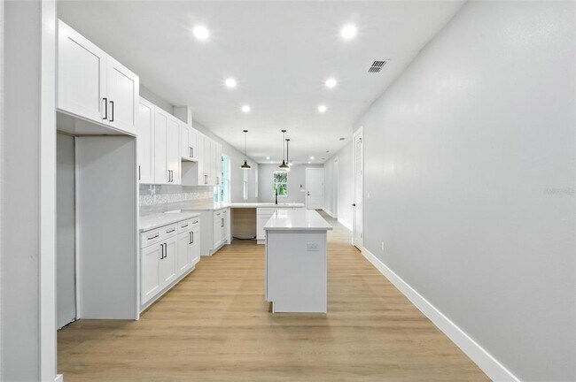 Building Photo - 7000 N 19th St