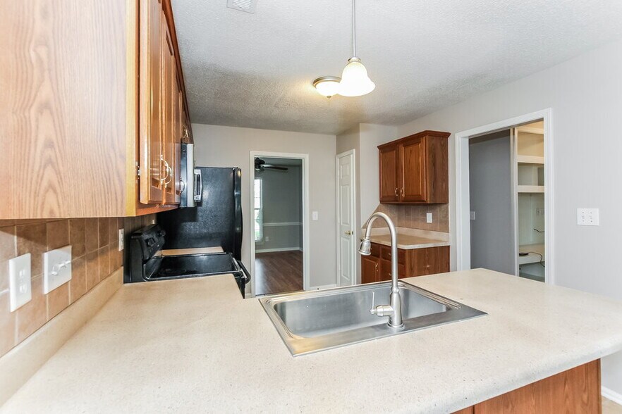 Building Photo - 2914 Canary Ct