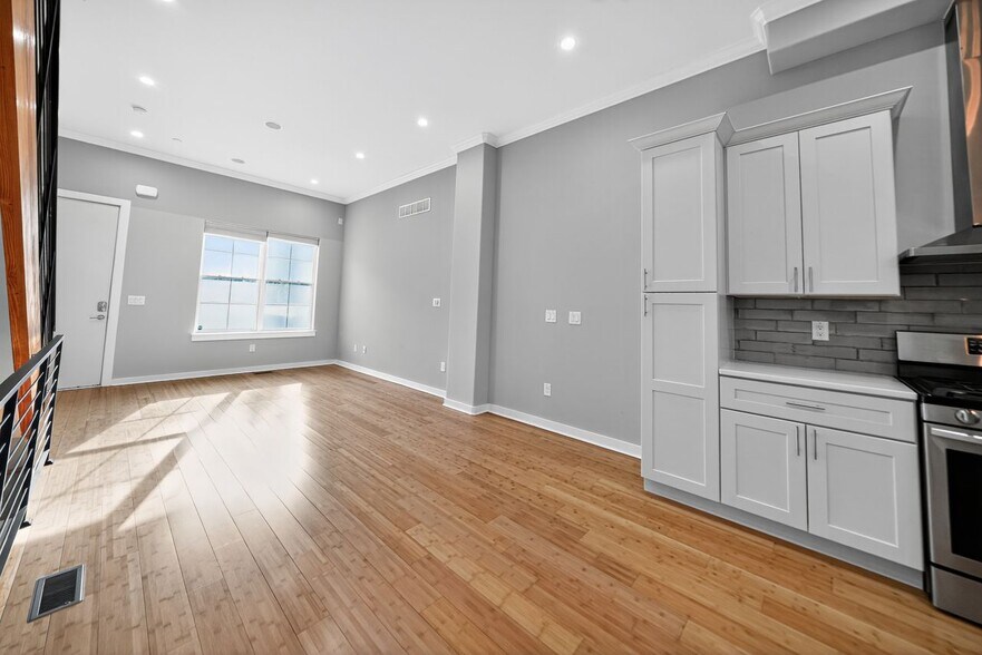 Building Photo - 1518 S 25th St