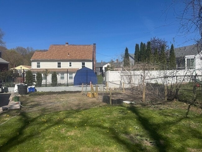 Building Photo - 34 Booth St