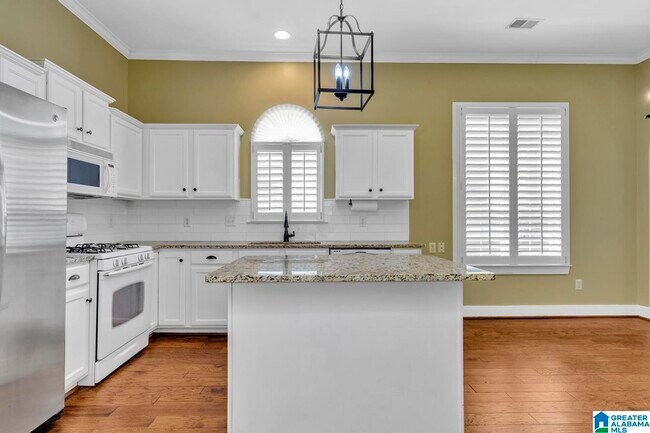 Building Photo - 6285 S Clubview Cir