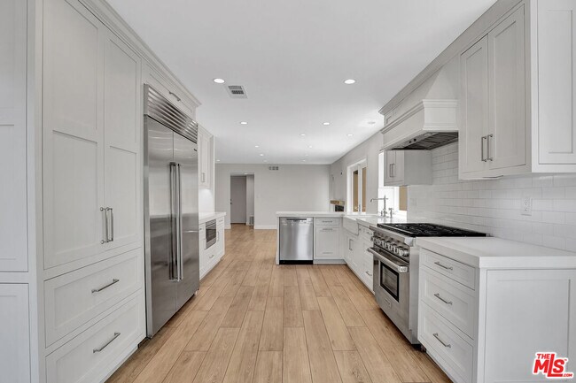 Building Photo - 24701 Cll Conejo