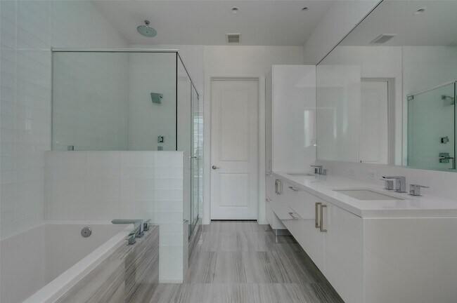 Building Photo - 1211 Caroline St