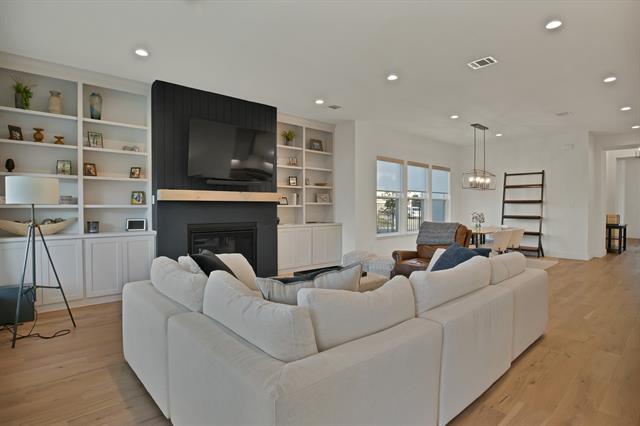Building Photo - 263 Observation Dr W
