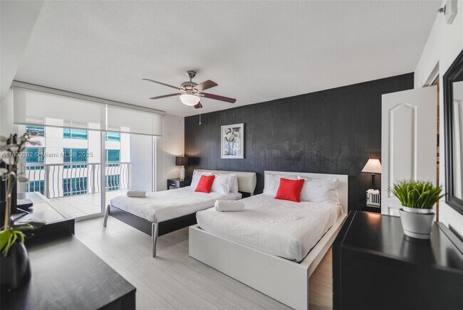 Building Photo - 1200 Brickell Bay Dr