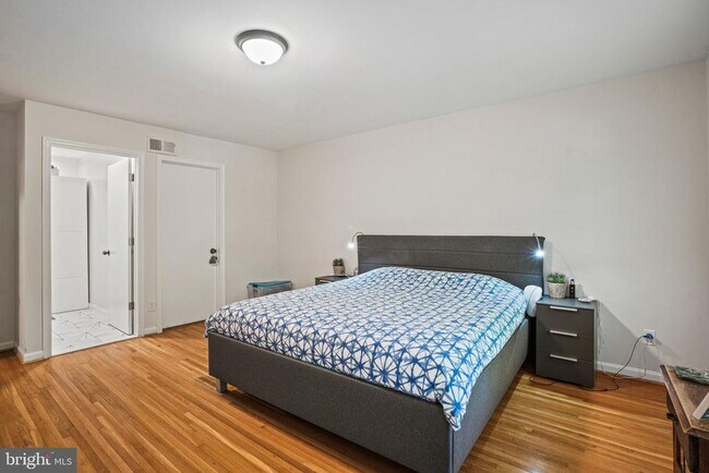 Building Photo - 6117 Larstan Dr