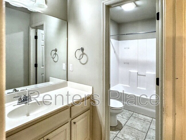 Building Photo - 821 W Elmira St