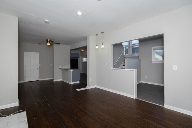 Building Photo - Beautiful 4 Bedroom 2 Bathroom Home in Kansas City!