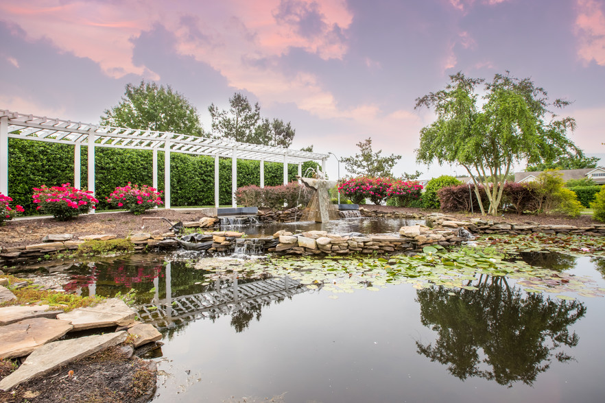 BEAUTIFUL POND - Crosstimbers Apartments