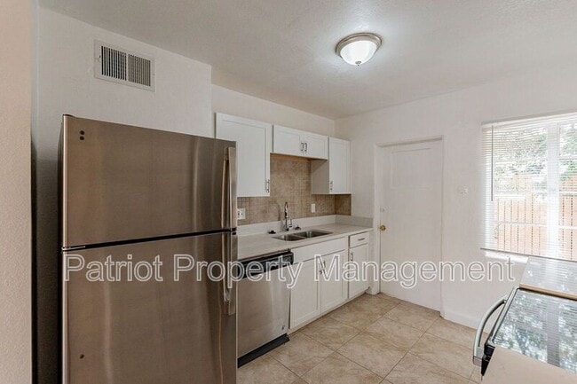 Building Photo - 928 W McDowell Rd
