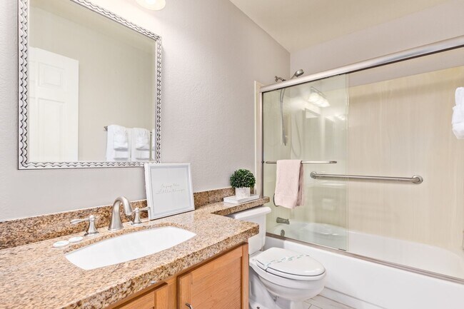 Building Photo - Charming 2-Bedroom Townhome in Scottsdale ...