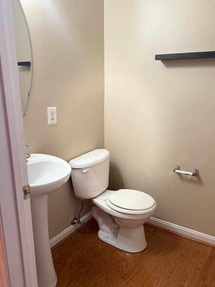 Building Photo - 5522 Hartfield Ave