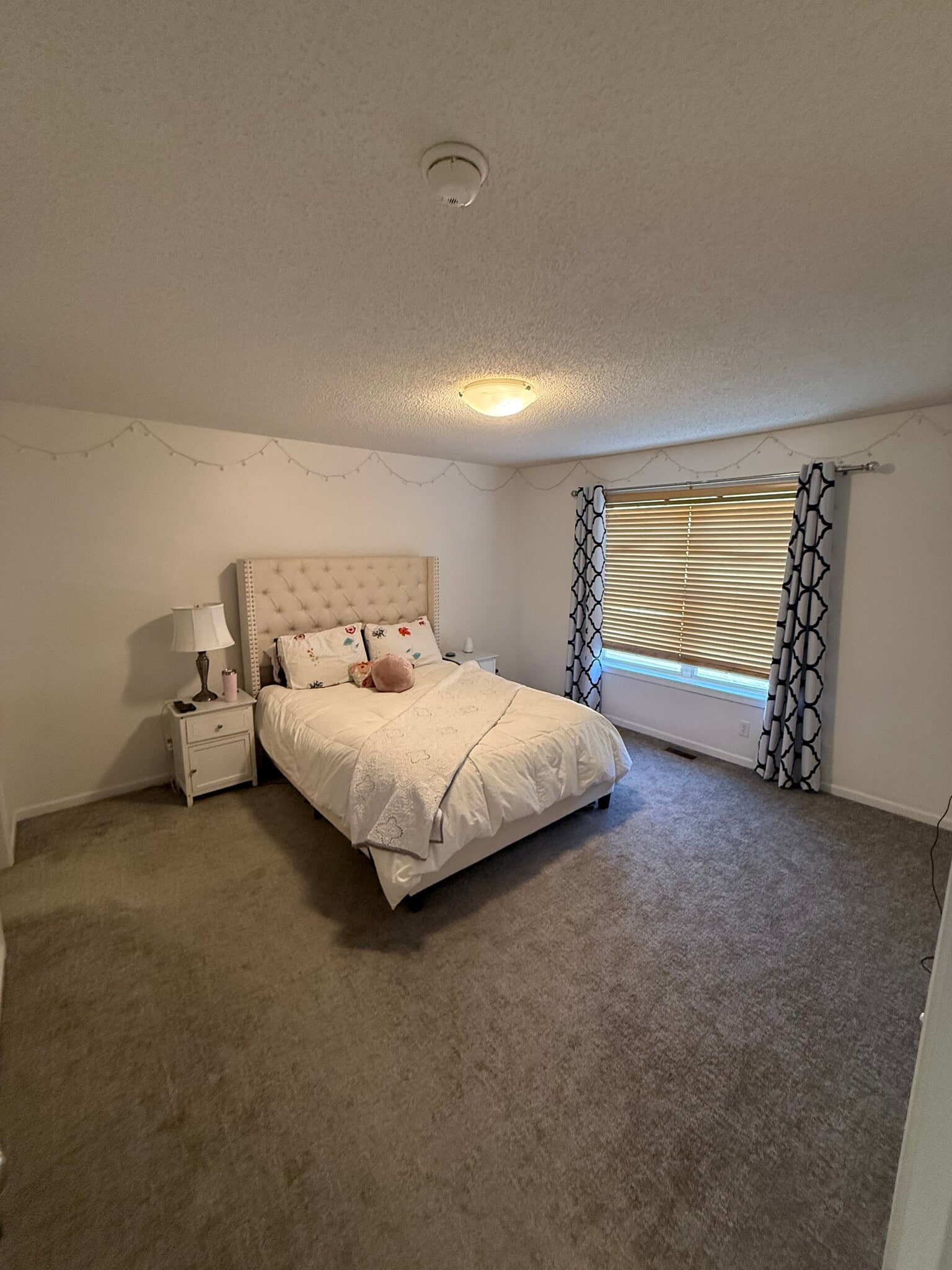 Building Photo - 452 W 84th St