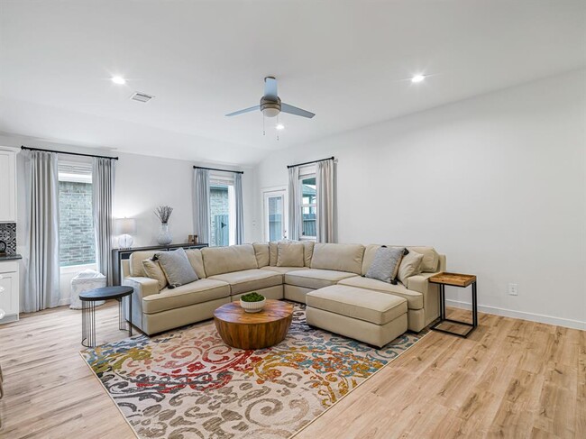 Building Photo - 22511 Petrizzi Ln