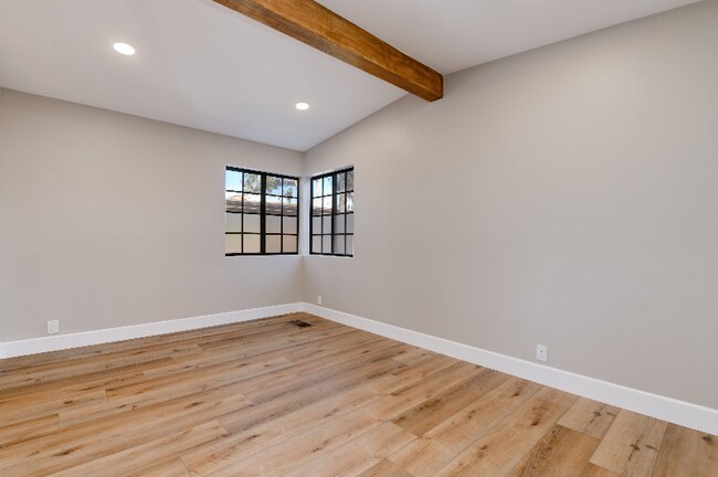Building Photo - 8860 Villa La Jolla Dr