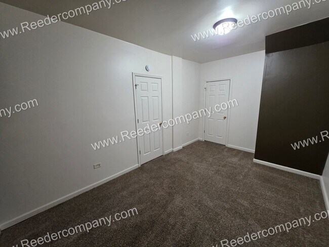 Building Photo - 4947 Northcote Ave