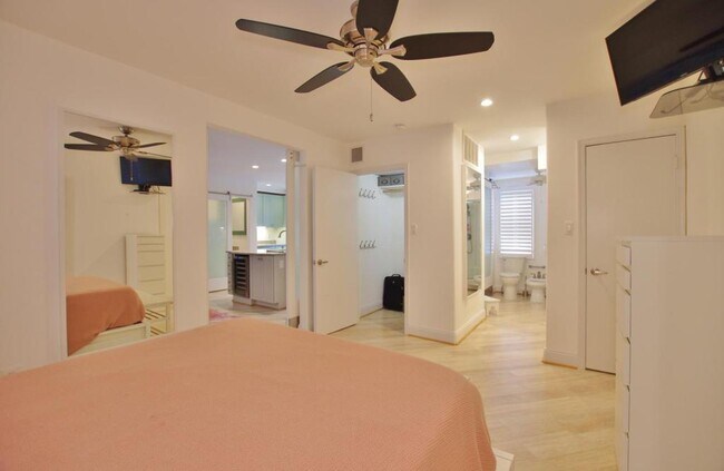 Building Photo - 2407 Arlington Blvd