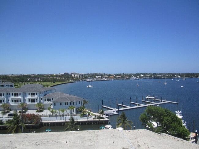 Building Photo - 1208 Marine Way