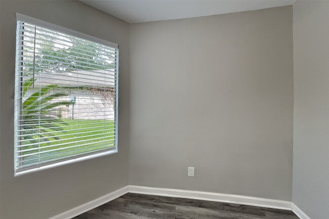 Building Photo - 8607 Pines Pl Dr