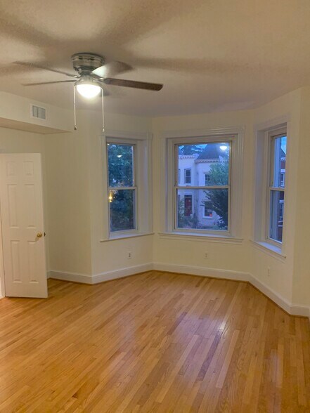 BDR1_3 - 135 Adams St NW