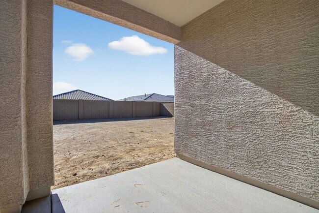 Building Photo - Modern 3BR Living with Resort-Style Amenities in Magma Vista Ranch
