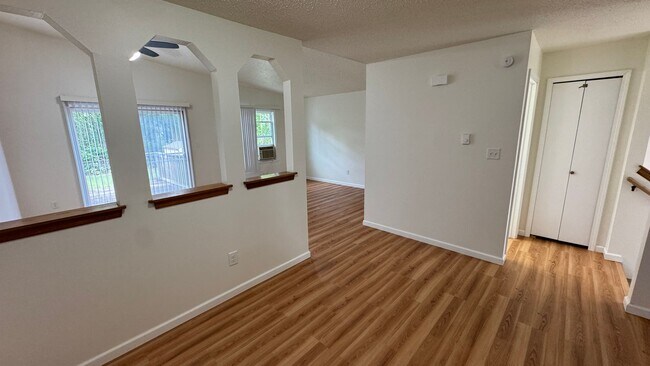 Building Photo - 608 Duplex