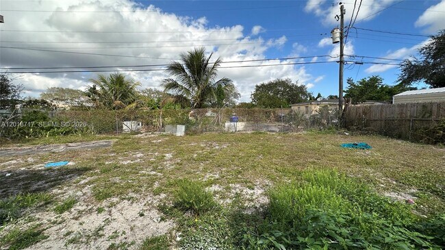 Building Photo - 1701 NW 13th St