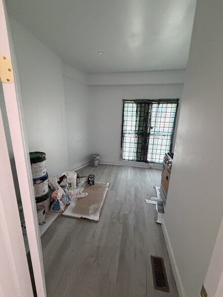 Building Photo - 415 S 10th St