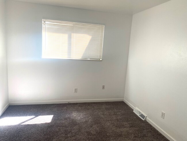 Building Photo - 9120-9122 Osceola St