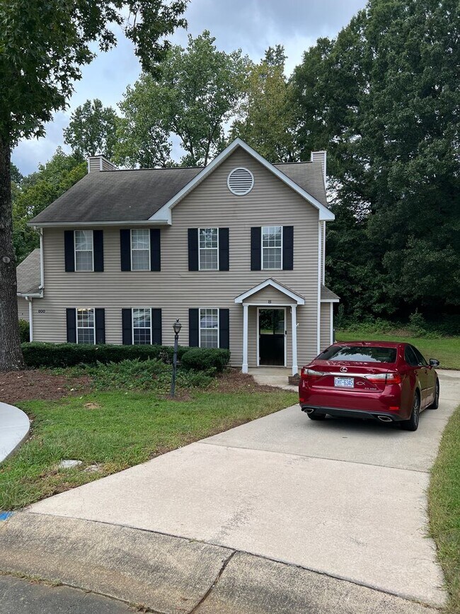 Primary Photo - 800 Selwyn Place Rd