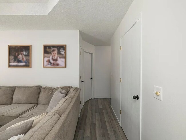 Building Photo - 3 Bed 2 Bath 2 Car Garage Available Now!!!