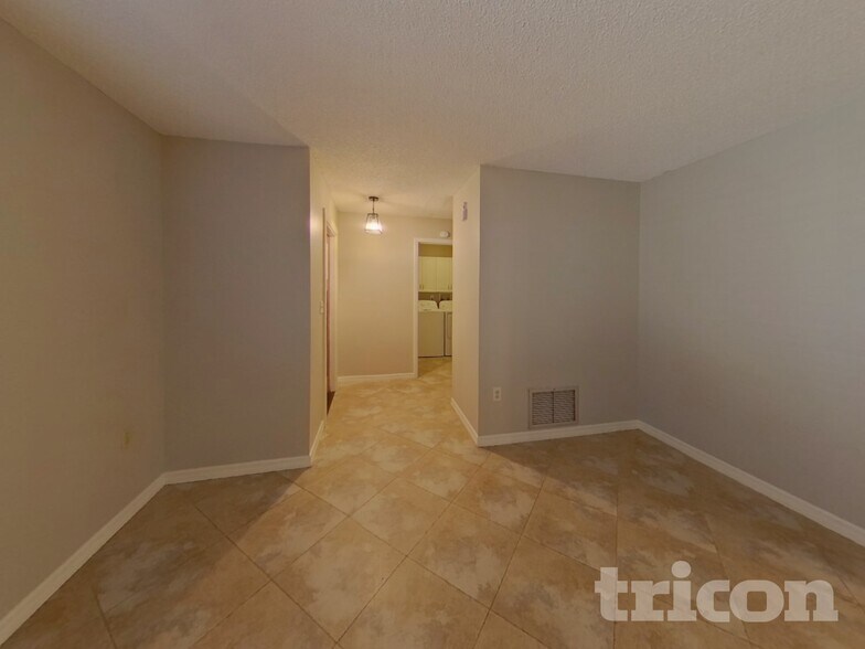 Building Photo - 3133 Swan Ln