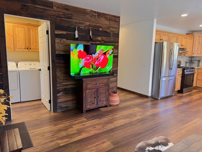 Building Photo - Charming 3-Bedroom, 2-Bath Home!