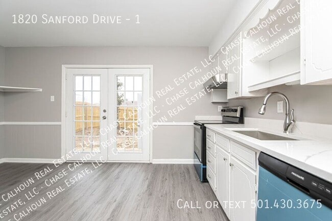 Building Photo - 1820 Sanford Dr