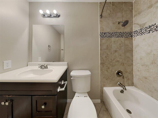 Building Photo - 5618 Hickory Forest Dr