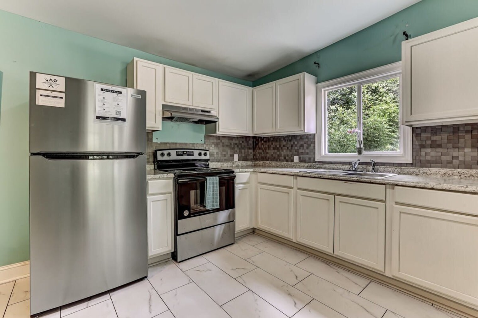 Building Photo - 561 Mendel Ave