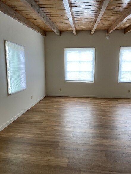 Building Photo - 2110 Wilton Dr