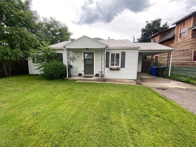 Building Photo - Beautiful Farmington Home