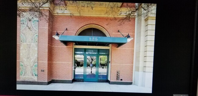 Building Photo - 125 N Raymond Ave