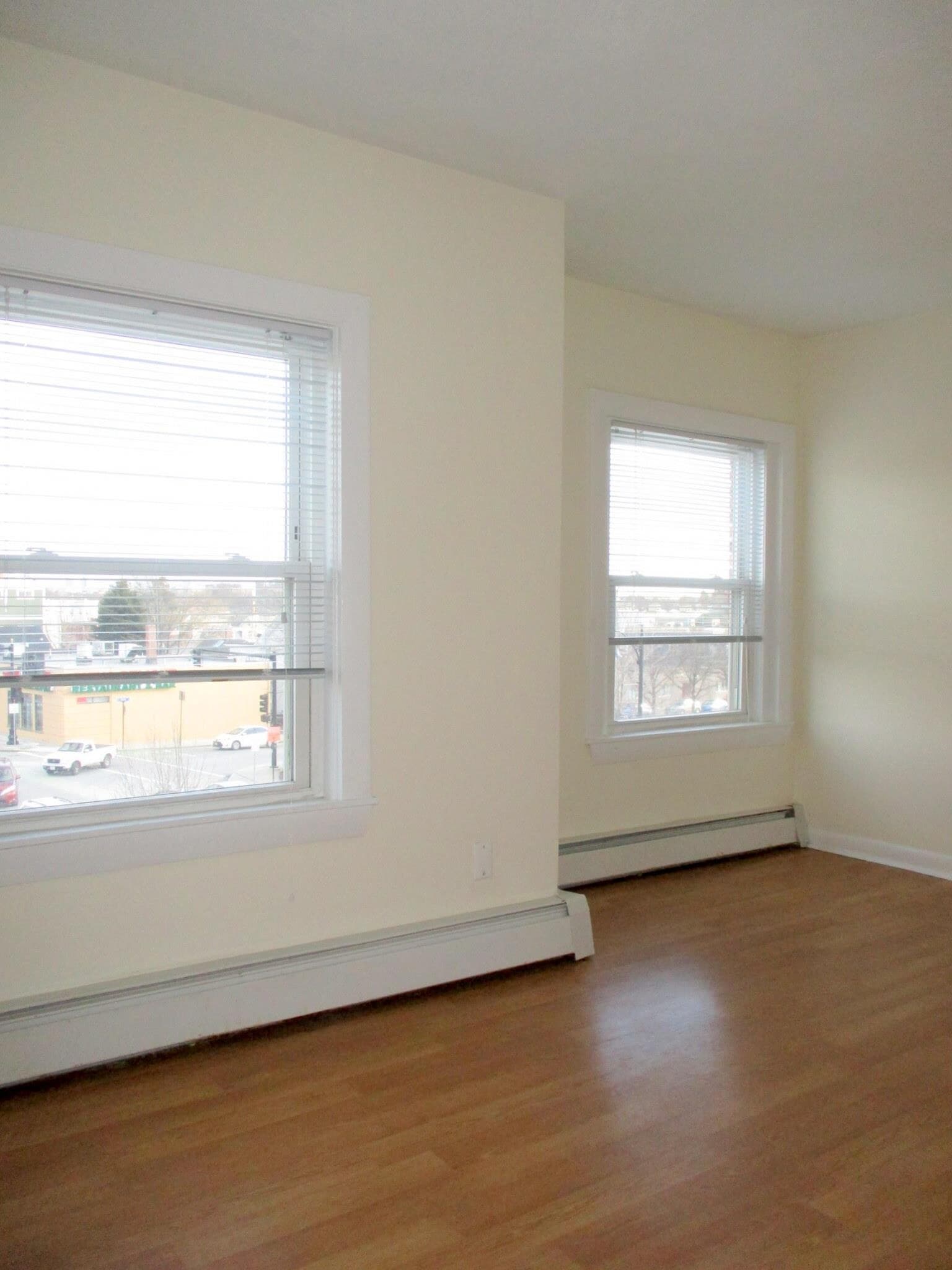 Building Photo - 2 Central St