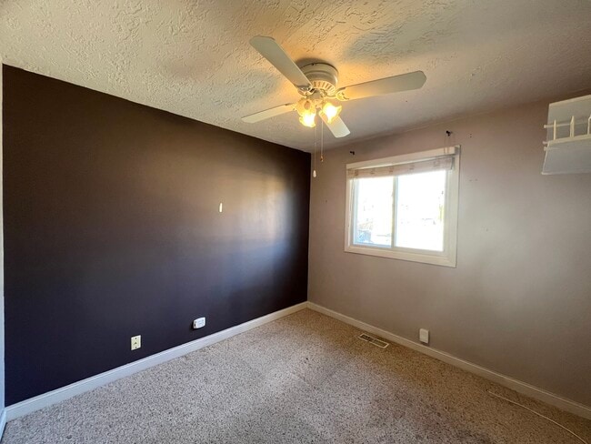 Building Photo - 508 S Lake St