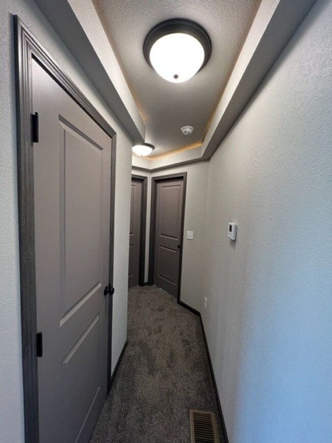 Building Photo - ~ APPLICATIONS PENDING ~ NEWER 4 Bedroom, ...